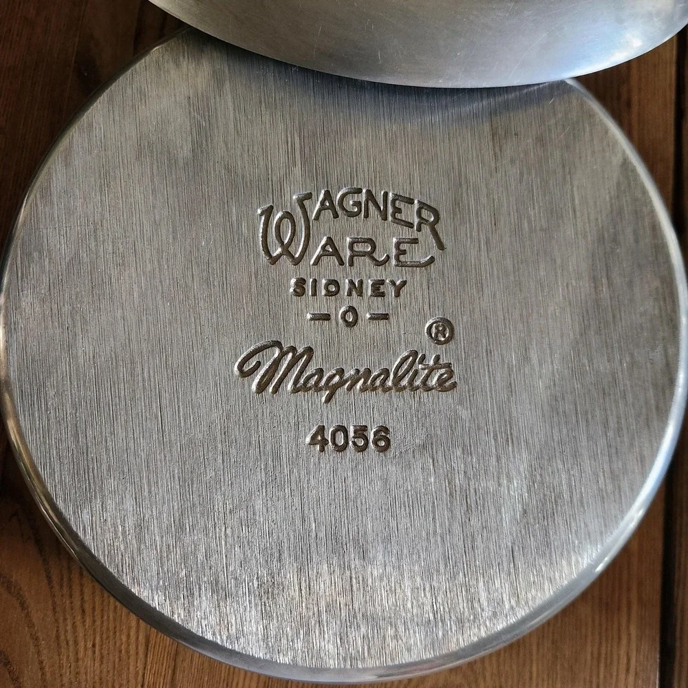 Vintage‎ Magnalite GHC 3qt dutch oven with trivet